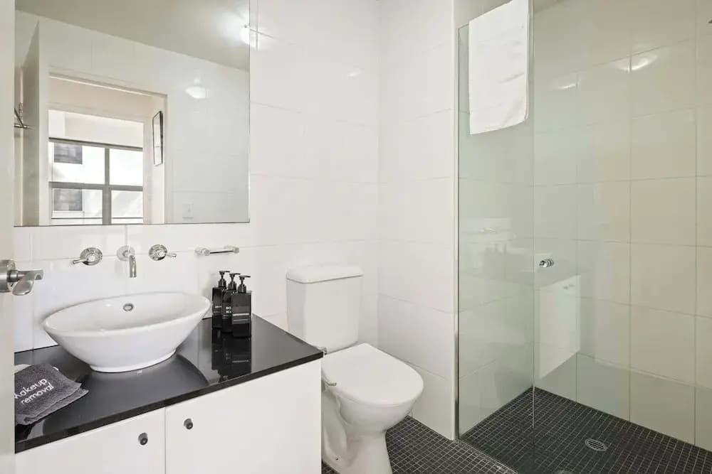 Cozy 2BR Apartment Steps From Darling Harbour - photo 8