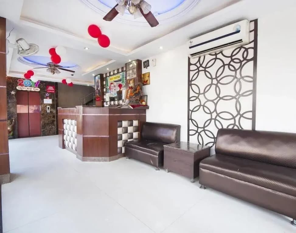 Hotel Durga Deluxe - photo 2