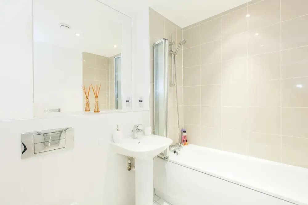 Two Bedroom Apartment Aldgate - photo 9
