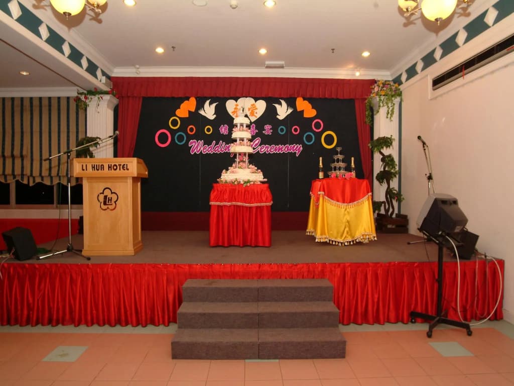 Li Hua Hotel Bintulu - photo 6