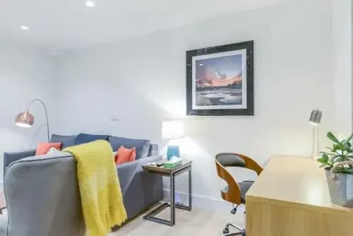 Stunning Ealing Apartment - photo 22