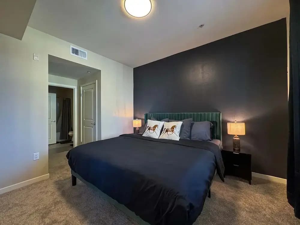 Modern Comfort W Pool GYM Parking 10 Min to Cedars - photo 25