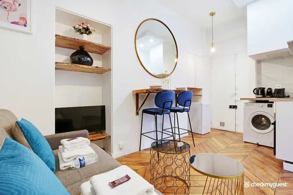 Chic Apartment in Paris for Couple - photo 9