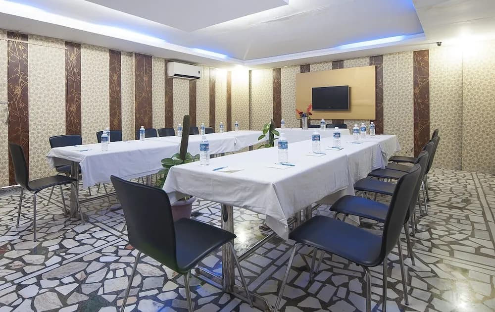 Hotel Apra International - photo 19