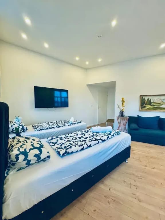 Spacious 3BR Near Kaufpark Alterlaa - photo 38