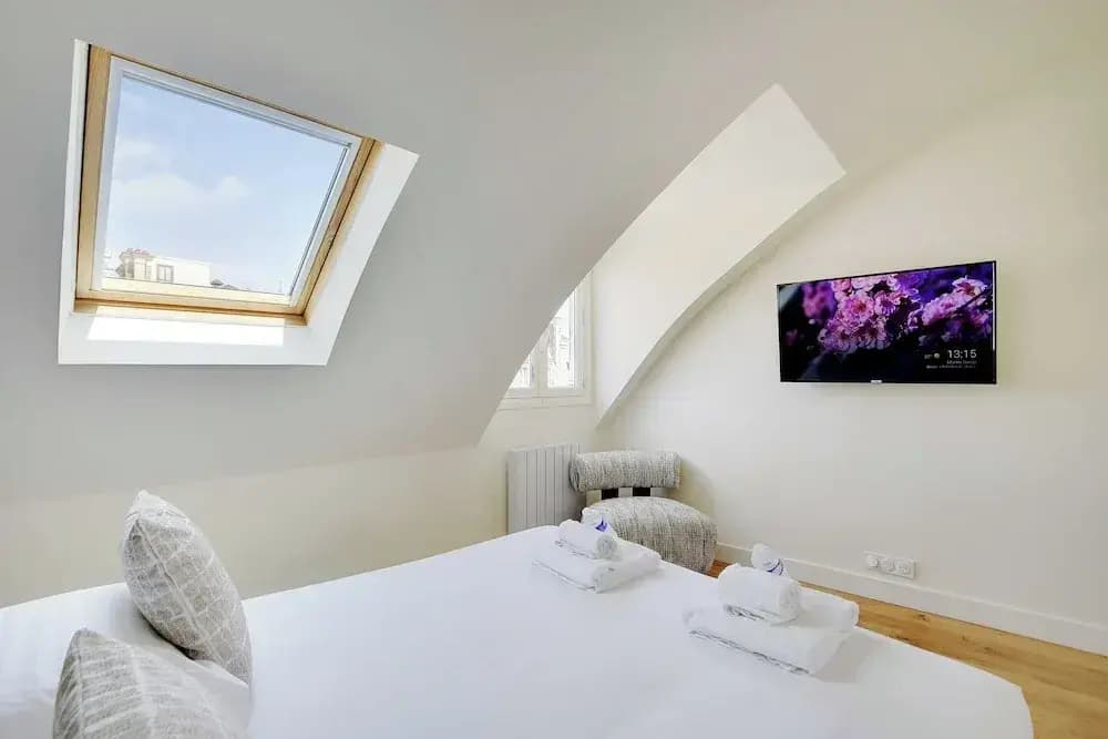 Apt a/c 3br/6p - Saint-lazare/les Champs Elysee - photo 4