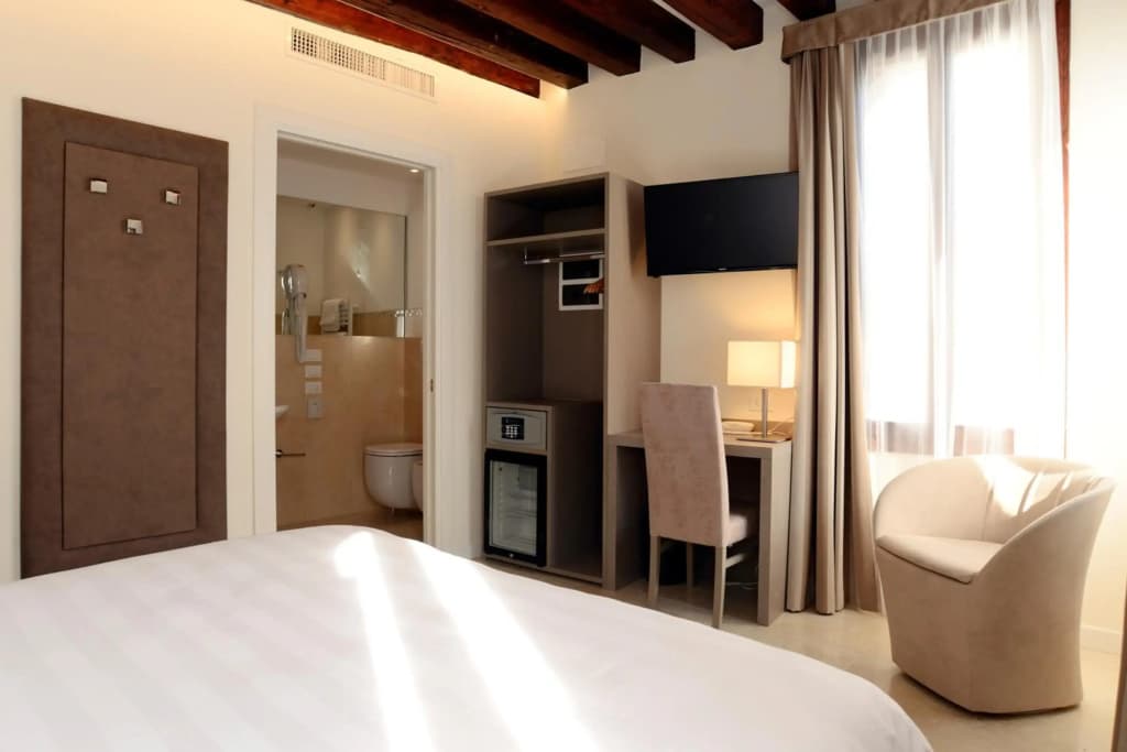 Leone Hotel - photo 5