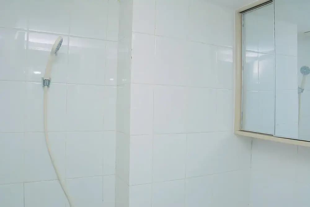 Comfort and Minimalist Studio Bassura City Apartment by Travelio - photo 7