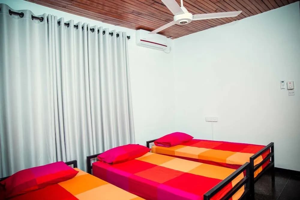 Tuk Tuk Hostels - photo 5