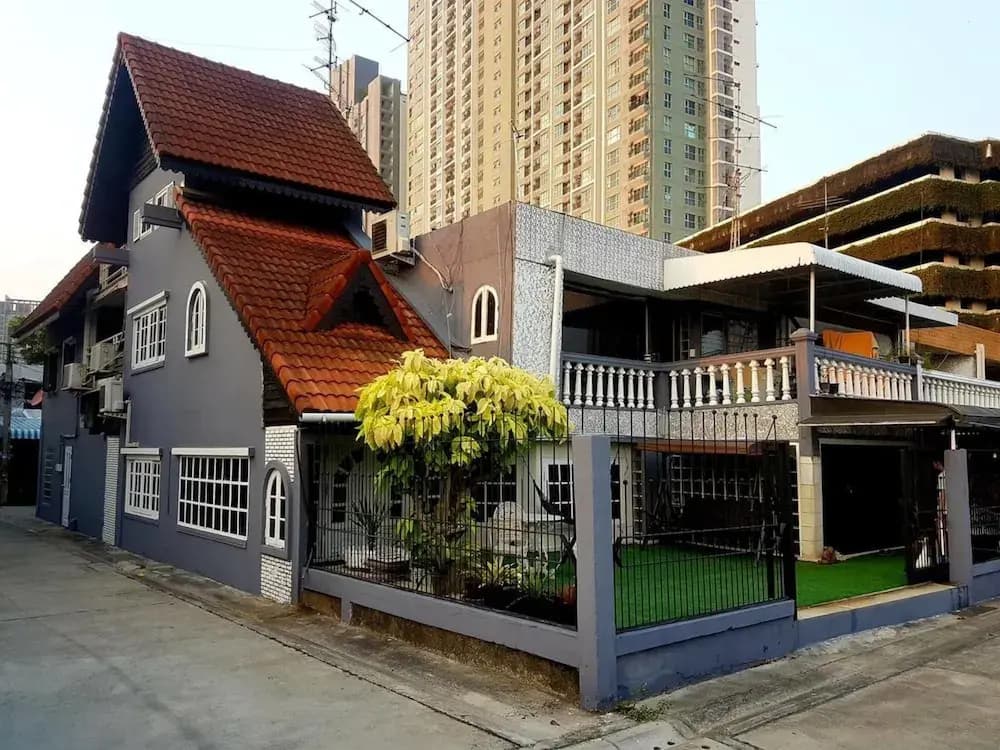 Waterside House and Hostel - photo 1