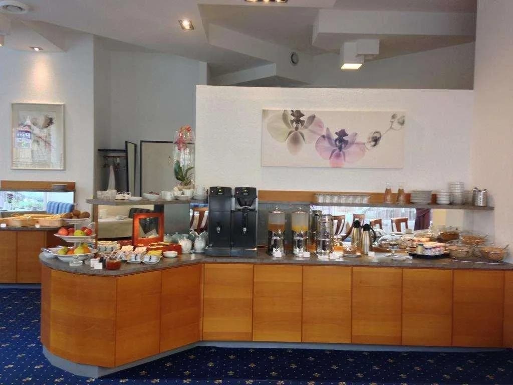 The Weekend Hotel - photo 18