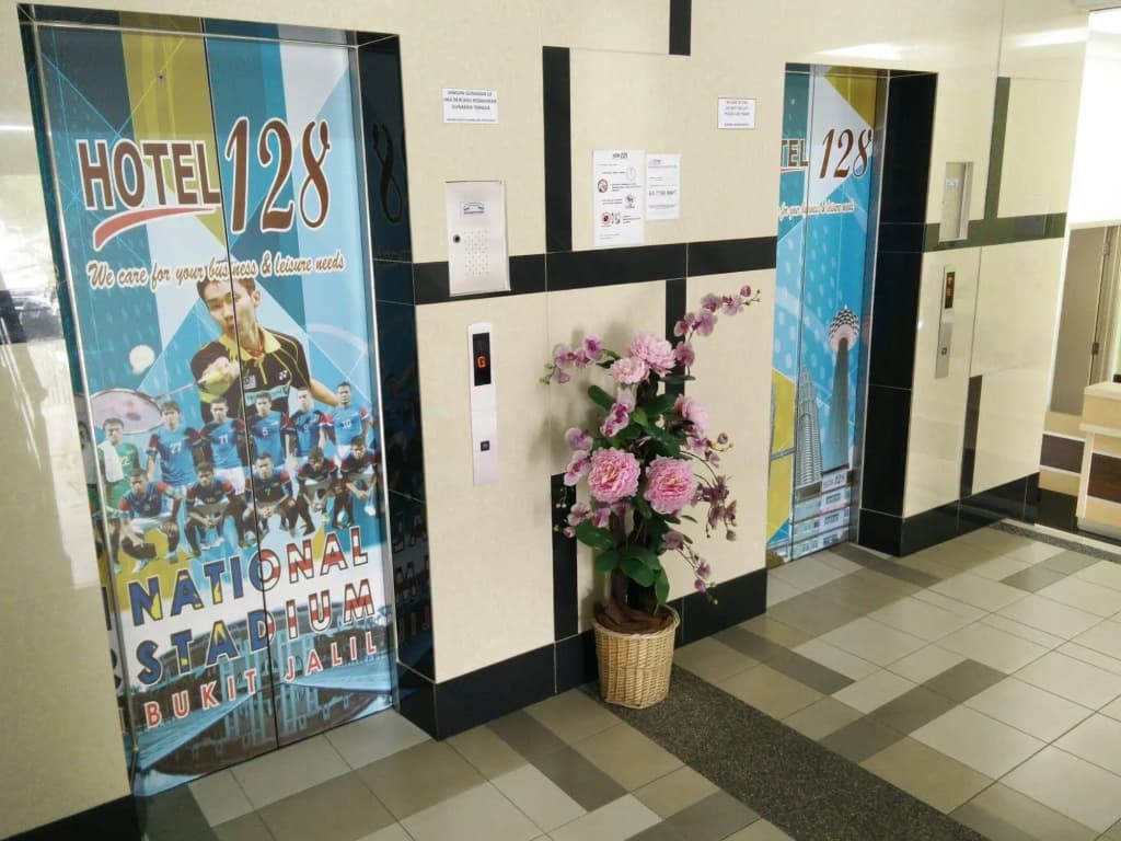 Hotel 128 - photo 1