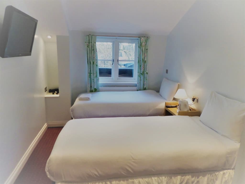 Lancaster Court Hotel - photo 3