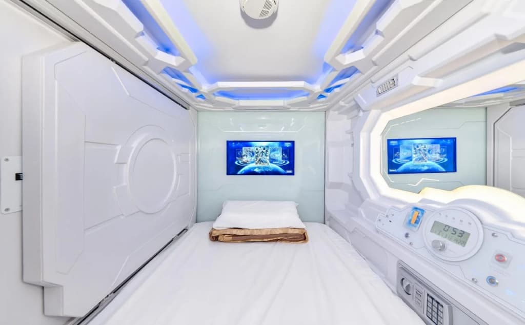 Space Q Capsule Hotel - photo 4