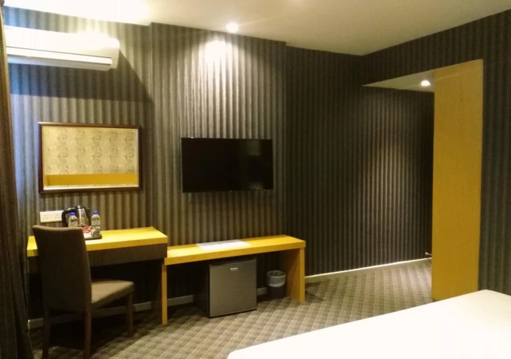 Grand Ct Hotel - photo 9
