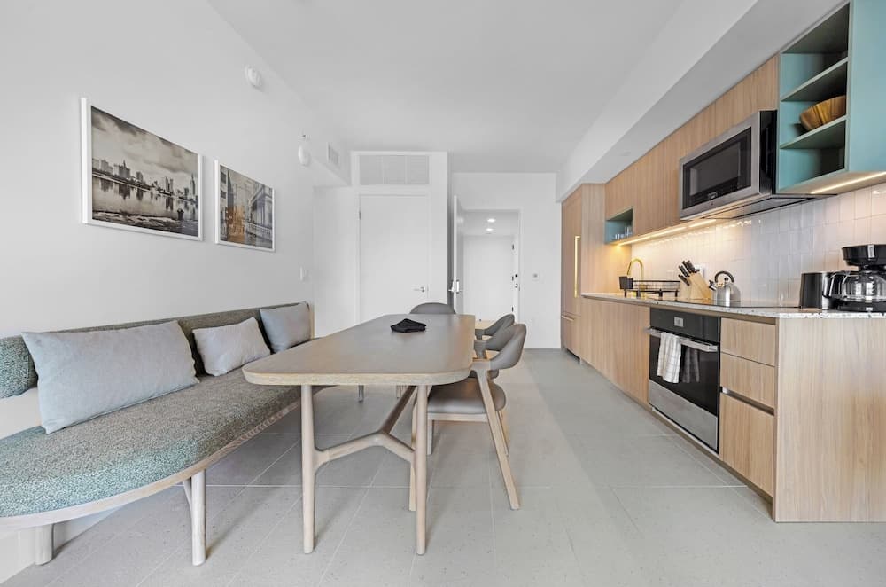 Luxury Downtown 2-BD Condo - photo 29