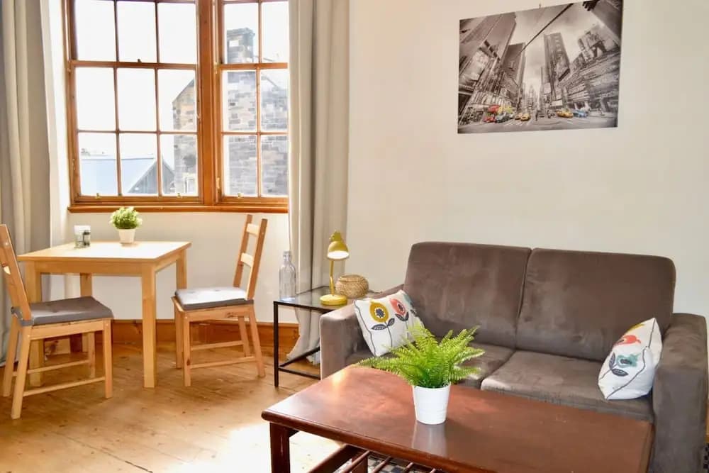 Sophisticated and Bright One Bed in Leith - photo 11
