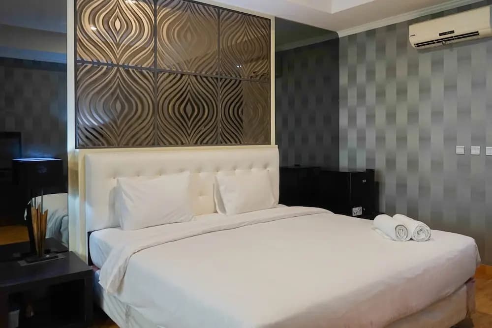 Spacious Studio with Sofa Bed @ Ancol Mansion Apartment - photo 3