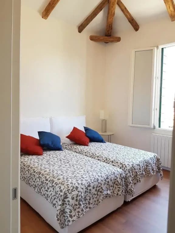 White Attic - photo 3