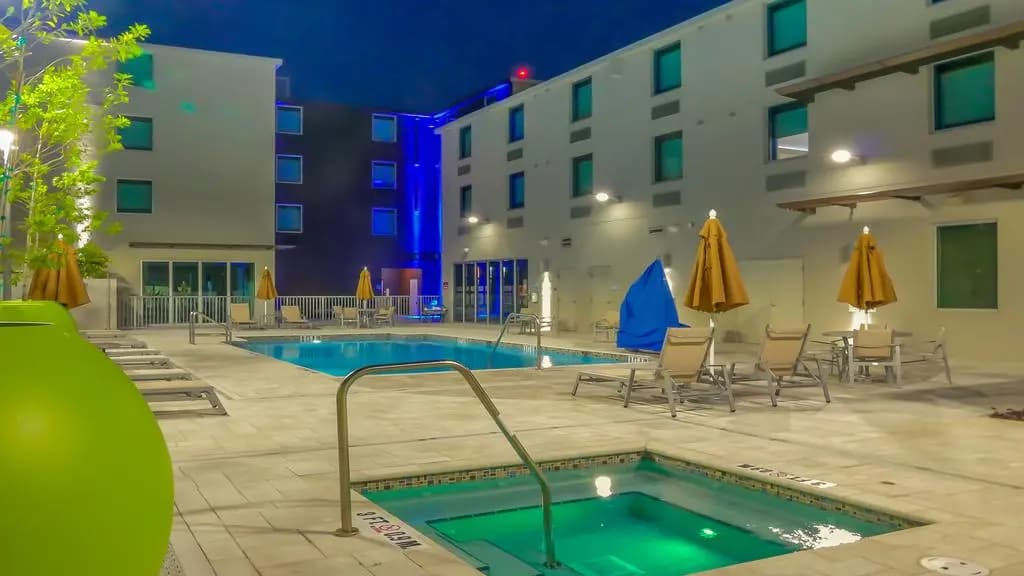 Holiday Inn Express & Suites Miami Airport East by IHG - photo 16
