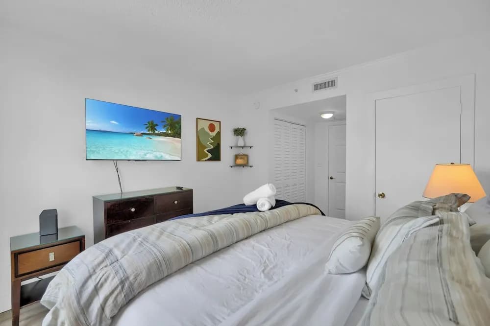 Serene Cozy Retreat with Balcony - photo 9