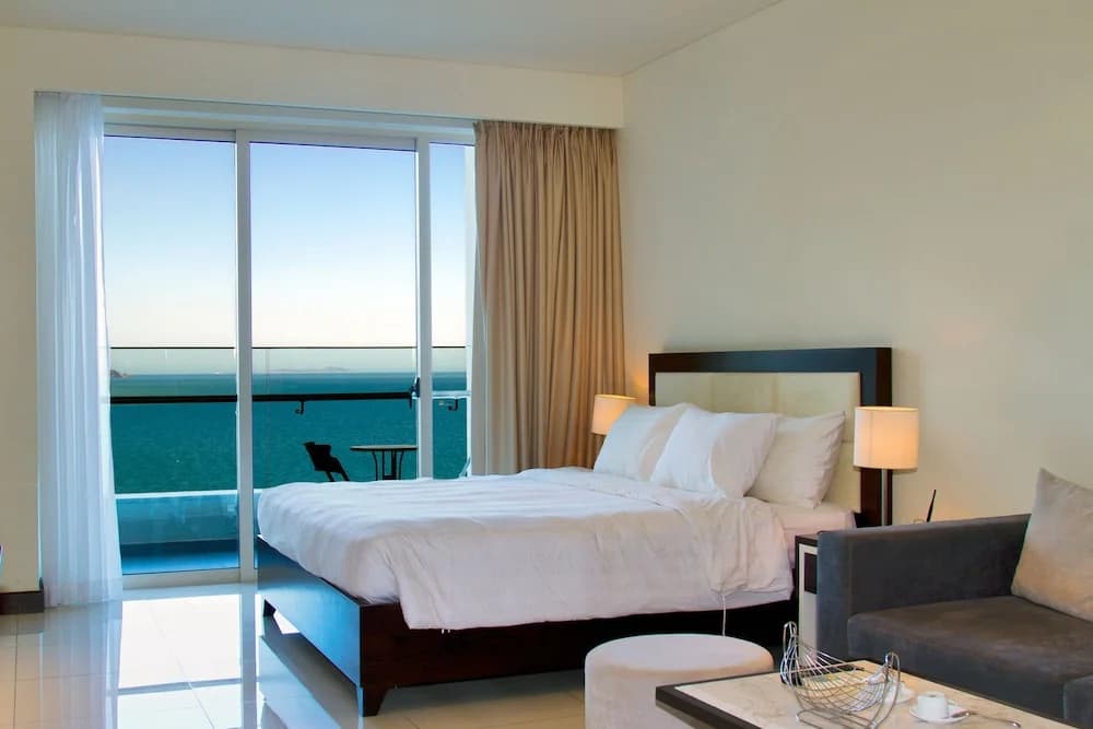 iBeach Luxury Seaview Apartment - photo 5