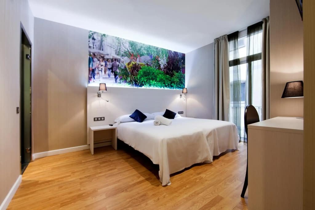 Hostal Bcn Ramblas - photo 15