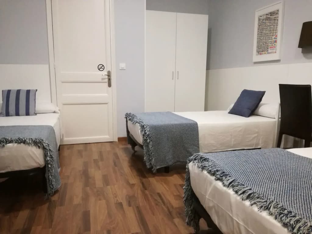 Hostal Lesseps - photo 5