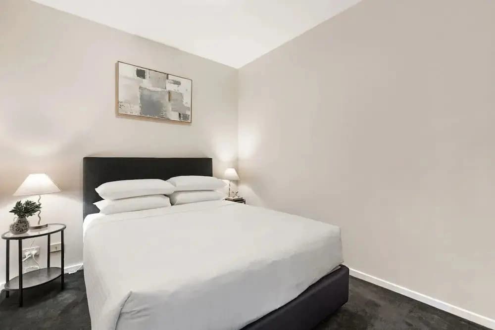 Impeccably Chic 2-bed With Views & Fab Amenities - photo 3