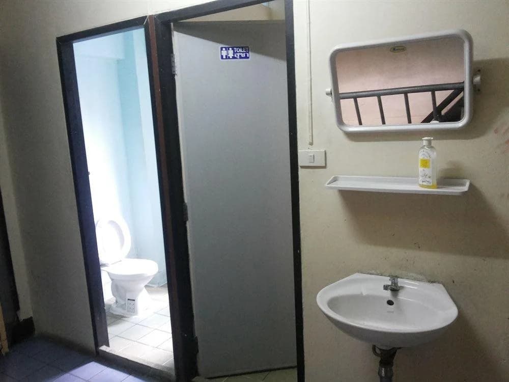 Q6 At 6 - Hostel - photo 8