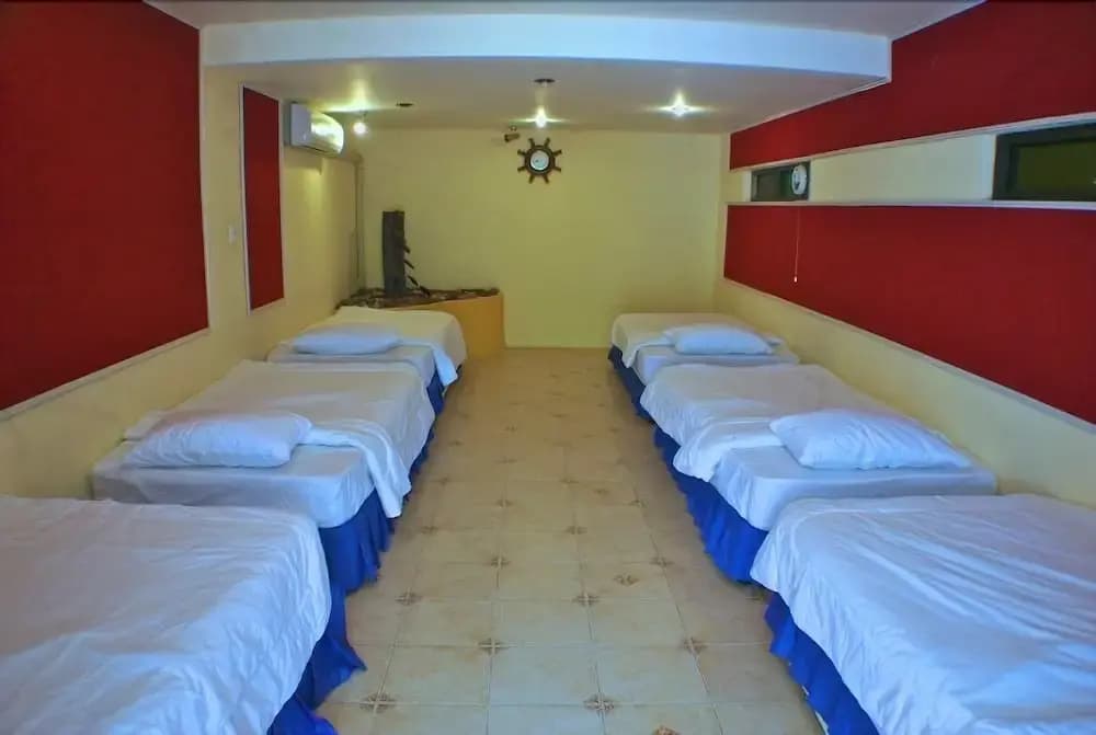 Majestic Hostel - photo 2