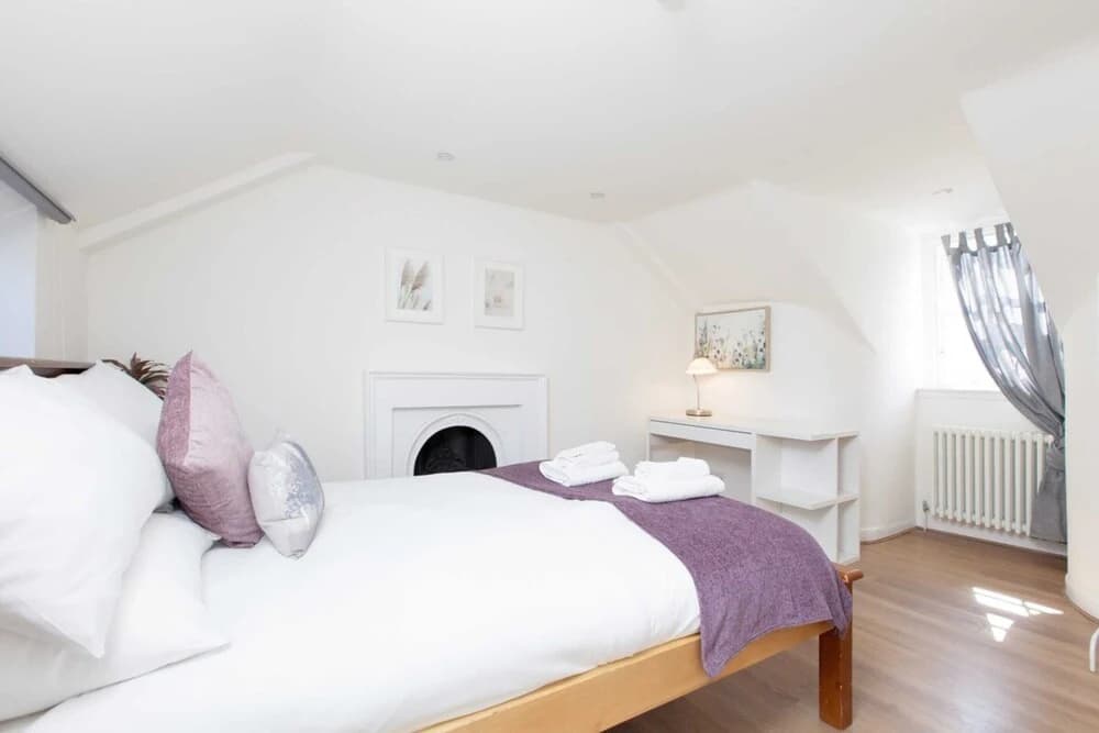 Spacious 4 Bedroom Apartment - photo 1