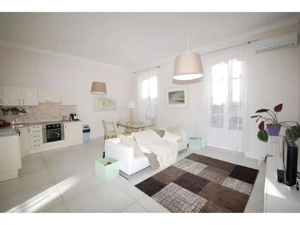 Enticing Apartment in Nice With Balcony - photo 4