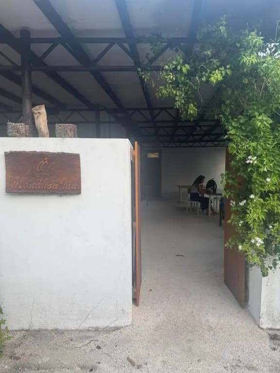 Mandhoo Inn - photo 18