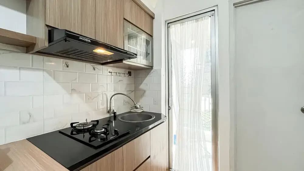 Warm And Comfy 2Br At Bassura City Apartment - photo 7