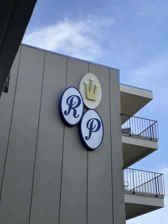 Royal Pacific Motor Inn - photo 35