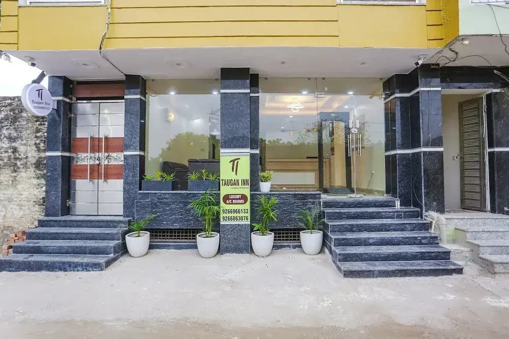 Fabhotel Taugan Inn - photo 1