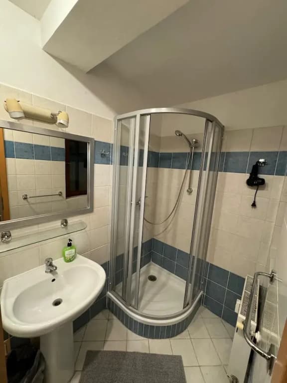 1 Bed Flat - Sleeps 4 - Pets - Smoking on Terrace - photo 6