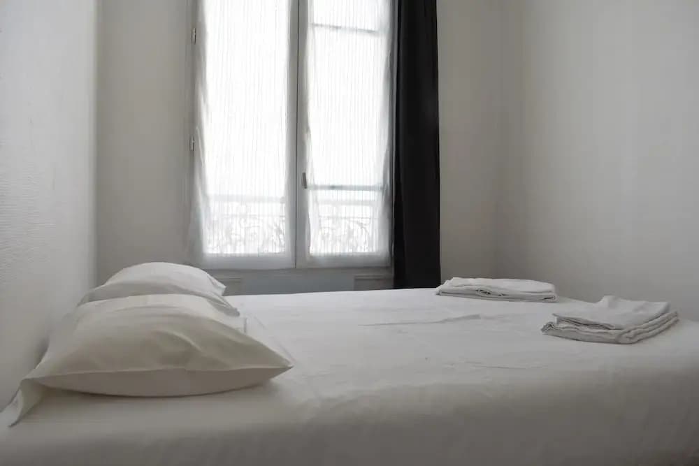 Parisian Apartment at the Foot of Montmartre - photo 3