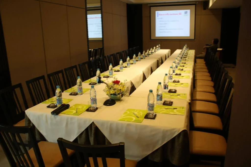 Lily Hotel Bangkok - photo 17