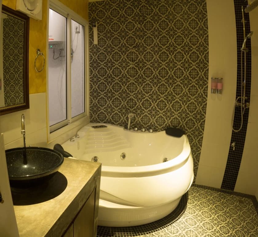 July Garden Inn - photo 7