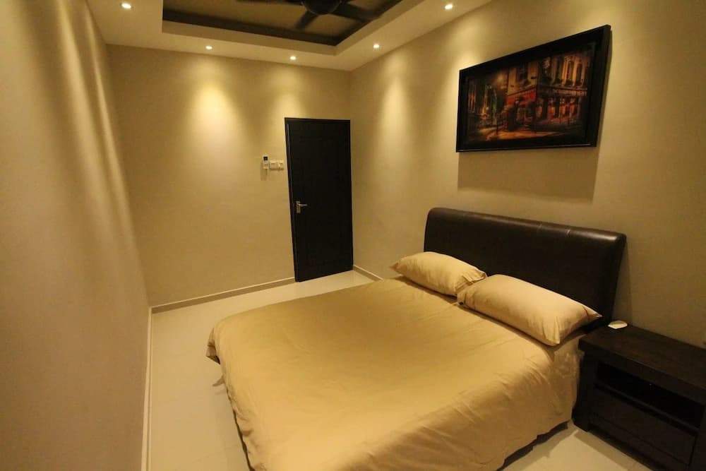 Ian's 5th Home - photo 2