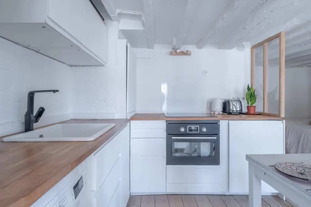 Stylish Apartment for 2 in the Heart of Paris - photo 11