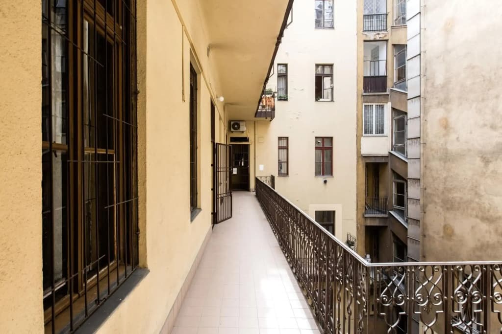 W2 Synagogue Apartment - photo 9