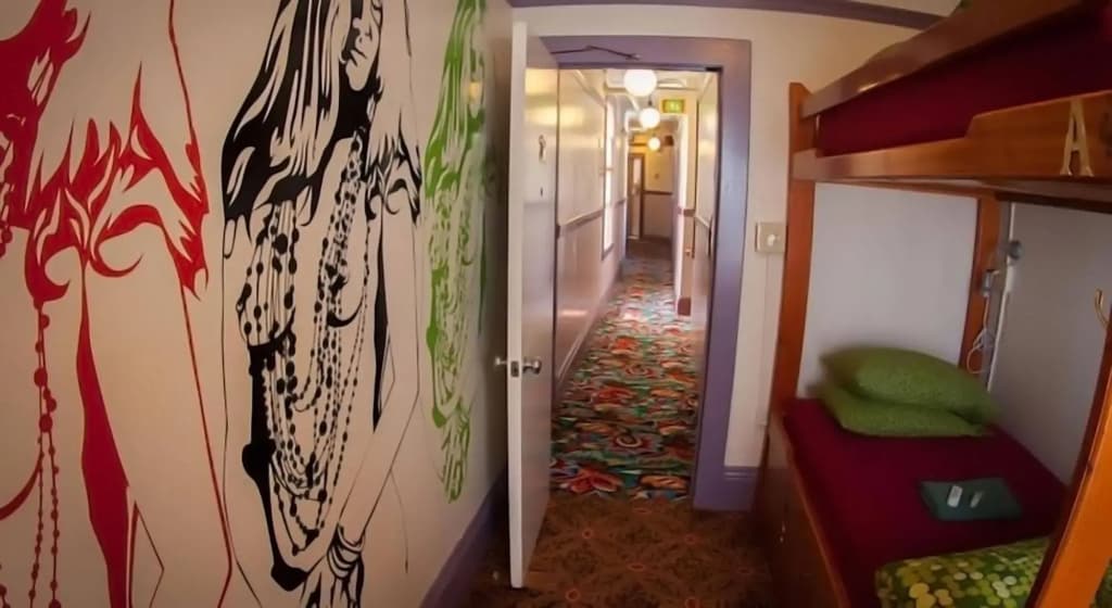 Green Tortoise Hostel - photo 10