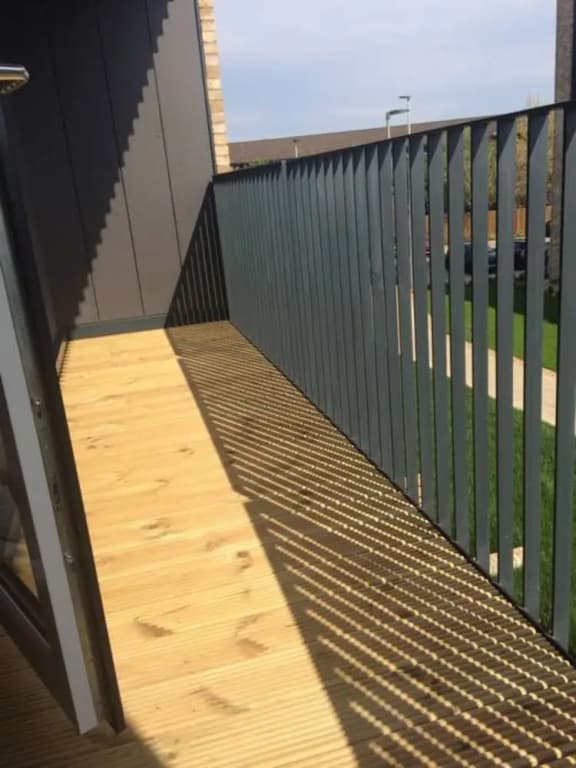 1 Bedroom Apartment With Free Parking Sleeps 2 in City Centre - photo 10