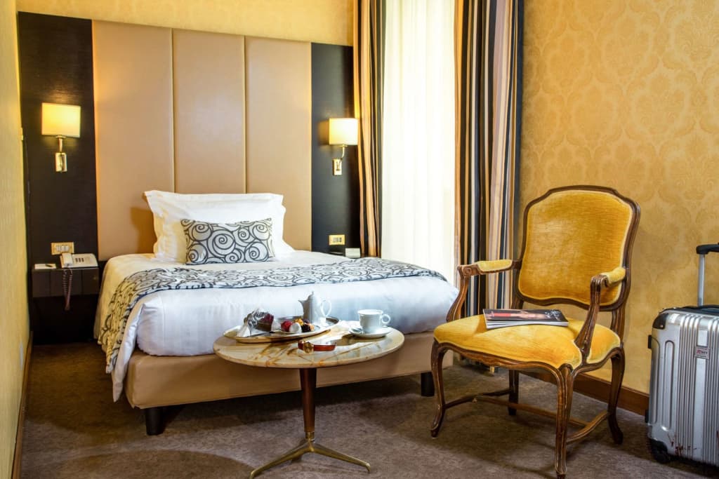 Savoy Hotel - photo 12