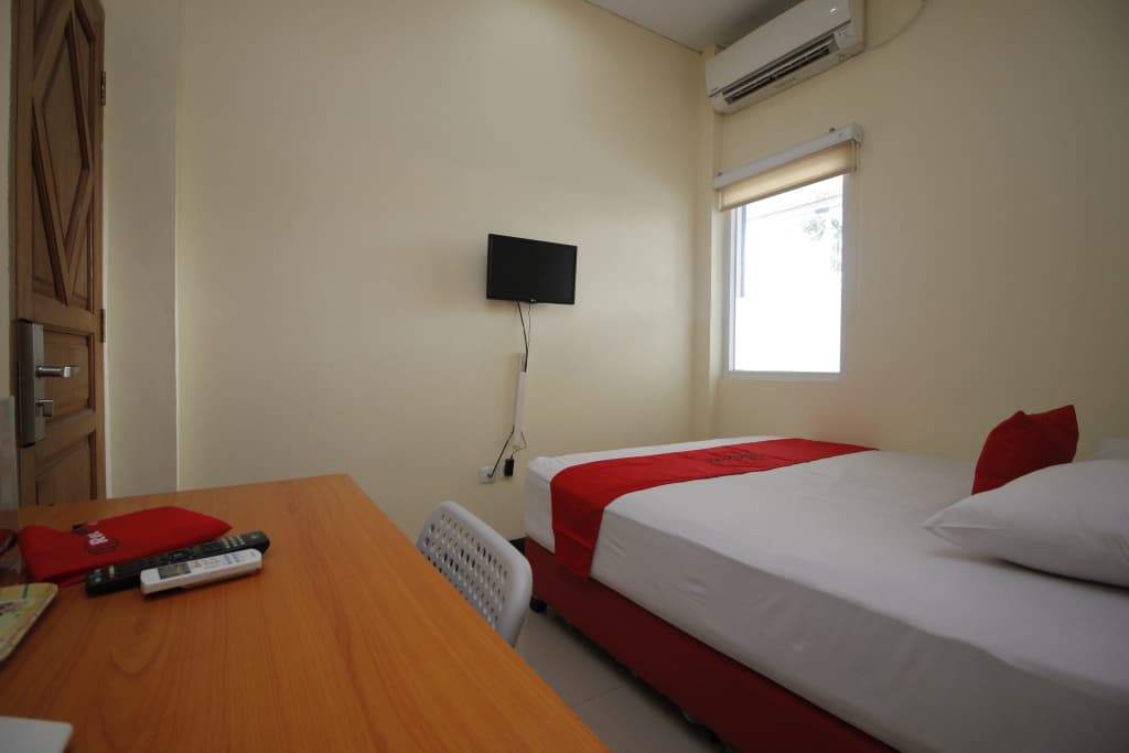 RedDoorz Plus @ Jalan Pemuda Jakarta - photo 4