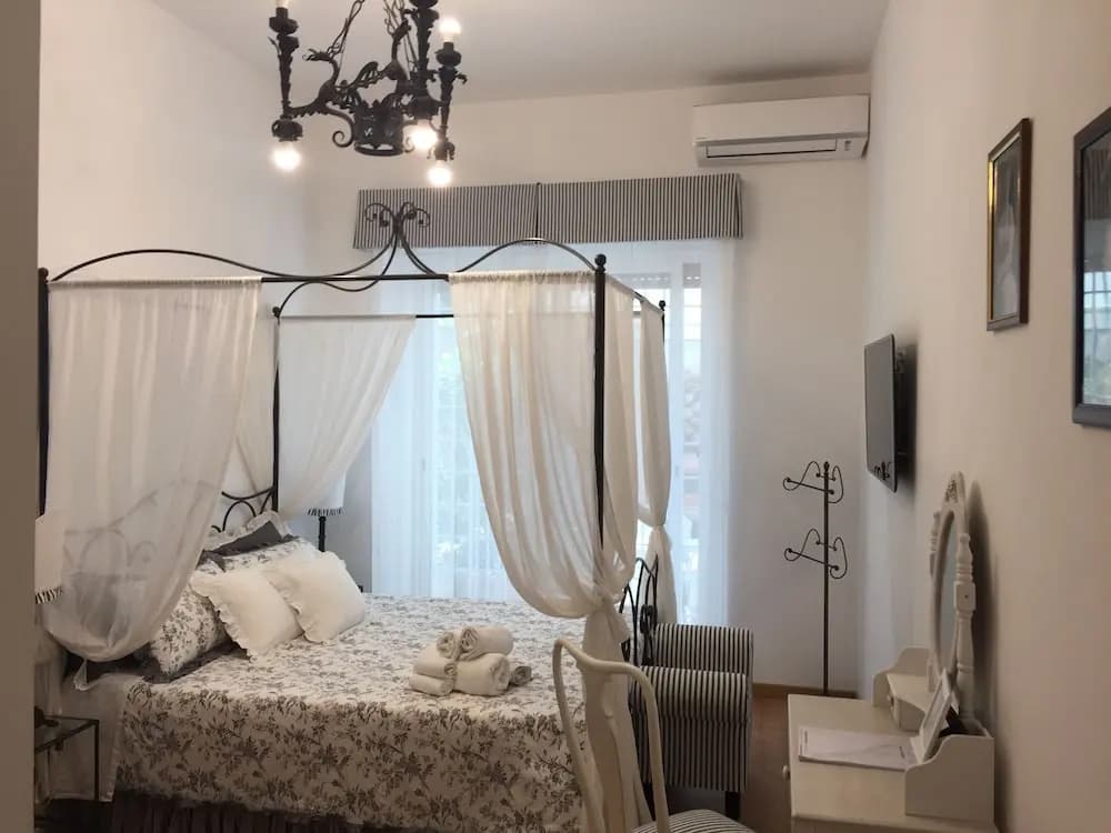 la piazzetta delle regine - photo 1