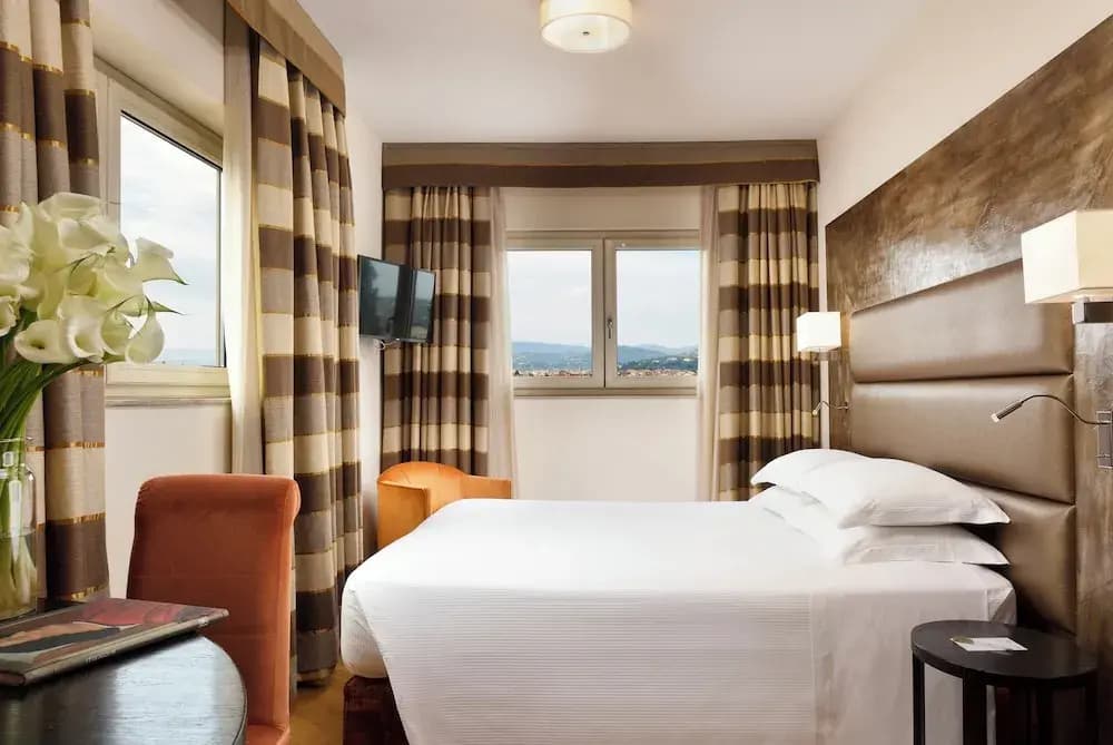 FH55 Med Executive Hotel - photo 3